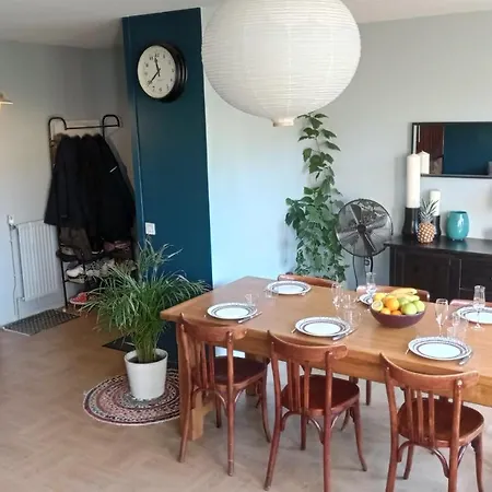 Maison Mitoyenne Sur *